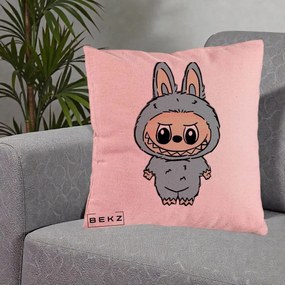 Perna Personalizata Labubu Albastru-Gri Solo, 40x40 cm, Roz, Husa Detasabila, Perna Inclusa, BEKZ®