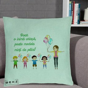 Cadou pentru Educatoare - Perna Personalizata Doar o Inima Uriasa poate Modela Minti de Pitici cu Educatoare si Baloane, 40x40 cm, Verde Menta, Husa Detasabila, Perna Inclusa, BEKZ®