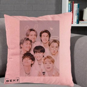 Perna Personalizata K-pop BTS Foto Grup Cute cu Animatii si 7 Membrii, 40x40 cm, Roz, Husa Detasabila, Perna Inclusa, BEKZ®