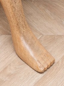 Măsuță laterală din lemn masiv de mango, natur, cu blat dreptunghiular susținut de o sculptură de maimuță cioplită manual, finisaj natural,