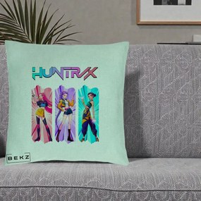 Perna Personalizata K-pop HUNTRX Trio cu Pisica in Benzi, 40x40 cm, Verde Menta, Husa Detasabila, Perna Inclusa, BEKZ®