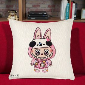 Perna Personalizata Labubu Panda-Bunny Roz, 40x40 cm, Crem Reliefat, Husa Detasabila, Perna Inclusa, BEKZ®