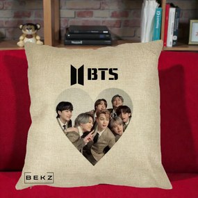 Perna Personalizata K-pop BTS Grup Fotografie in Inima, 40x40 cm, Crem, Husa Detasabila, Perna Inclusa, BEKZ®