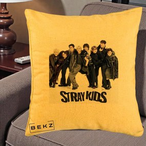 Perna Personalizata K-pop Stray Kids Outfit Negru, 40x40 cm, Galben, Husa Detasabila, Perna Inclusa, BEKZ®