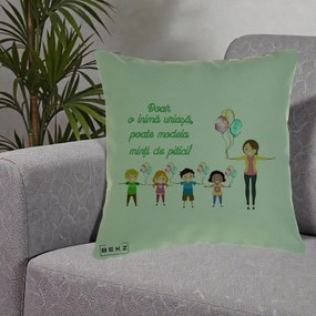 Cadou pentru Educatoare - Perna Personalizata Doar o Inima Uriasa poate Modela Minti de Pitici cu Educatoare si Baloane, 40x40 cm, Verde, Husa Detasabila, Perna Inclusa, BEKZ®