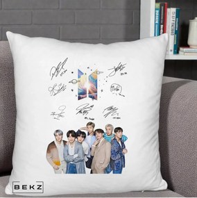Perna Personalizata K-pop BTS Autografe Toti Membrii Fotografie, 40x40 cm, Alb Pufos, Husa Detasabila, Perna Inclusa, BEKZ®