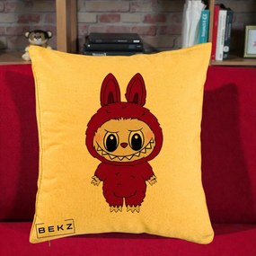 Perna Personalizata Labubu Rosu-Visiniu Solo, 40x40 cm, Galben, Husa Detasabila, Perna Inclusa, BEKZ®