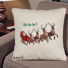 Perna Decorativa Ho Ho Ho Mos Craciun cu Sanie si Reni, 40x40 cm, Bej Canapea, Husa Detasabila, Perna Inclusa, BEKZ®