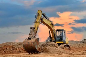 Ilustrație Excavator working on earthmoving at open, Maksim Safaniuk