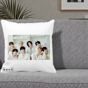 Perna Personalizata K-pop Stray Kids Foto Grup All-White Landscape, 40x40 cm, Alba Mata, Husa Detasabila, Perna Inclusa, BEKZ®
