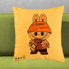 Perna Personalizata Labubu Streetwear Portocaliu, 40x40 cm, Galben, Husa Detasabila, Perna Inclusa, BEKZ®
