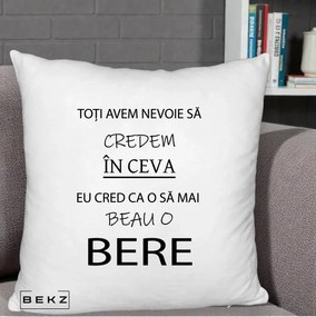 Perna Decorativa Eu Cred ca mai Beau o Bere, 40x40 cm, Alb Pufos, Husa Detasabila, Perna Inclusa, BEKZ®