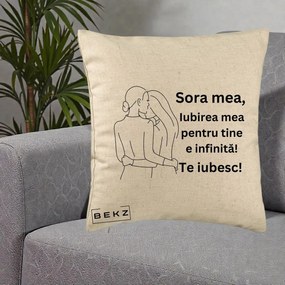 Cadou pentru Sora - Perna Personalizata Sora Mea Te Iubesc Imbratisare din Spate Line Art, 40x40 cm, Bej, Husa Detasabila, Perna Inclusa, BEKZ®