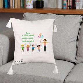 Cadou pentru Educatoare - Perna Personalizata Doar o Inima Uriasa poate Modela Minti de Pitici cu Educatoare si Baloane, 40x40 cm, Bej cu Franjuri, Husa Detasabila, Perna Inclusa, BEKZ®