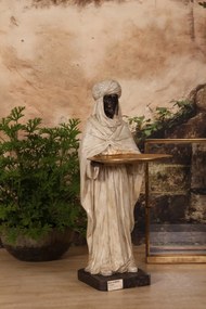 Statuetă decorativă din polirășină, crem și auriu, siluetă maură cu tavă, pe soclu negru, 51 x 18,5 x 17 cm, „Alhambra”