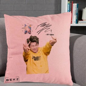 Perna Personalizata K-pop BTS RM Namjoon Hanorac Galben Autograf, 40x40 cm, Roz, Husa Detasabila, Perna Inclusa, BEKZ®