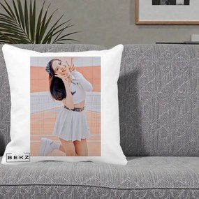Perna Personalizata K-pop BLACKPINK Nayeon/Jisoo Tenis Alb, 40x40 cm, Alba Mata, Husa Detasabila, Perna Inclusa, BEKZ®