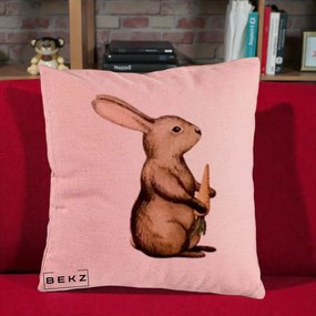 Perna Decorativa Iepuras Acuarela cu Morcov, 40x40 cm, Roz, Husa Detasabila, Perna Inclusa, BEKZ®