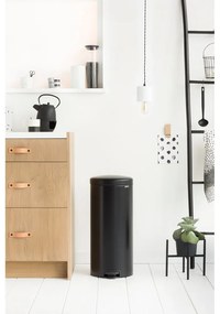 Coș de gunoi negru mat cu pedală din oțel 30 l NewIcon – Brabantia