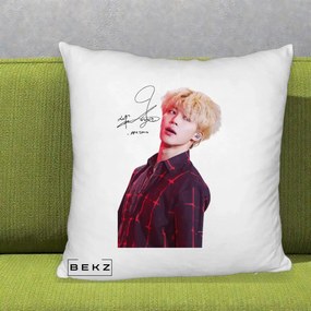Perna Personalizata K-pop BTS Jimin Portret Artistic par Blond Autograf, 40x40 cm, Alb Pufos, Husa Detasabila, Perna Inclusa, BEKZ®