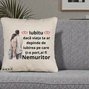 Cadou pentru Iubita - Perna Personalizata Iubitu Nemuritor cu Cuplu Acuarela si Inimi Rosii, 40x40 cm, Bej Canapea, Husa Detasabila, Perna Inclusa, BEKZ®