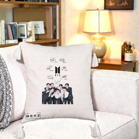 Perna Personalizata K-pop BTS Autografe Toti Membrii cu Fotografie, 40x40 cm, Bej cu Franjuri, Husa Detasabila, Perna Inclusa, BEKZ®