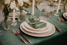 Set 24 Farfurii Mari Vintage White - (Glazurate Manual si Antichizare cu pensulare Cupru-Visiniu)