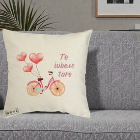 Perna Decorativa Te Iubesc Tare cu Bicicleta Roz si Baloane Inima, 40x40 cm, Ecru, Husa Detasabila, Perna Inclusa, BEKZ®
