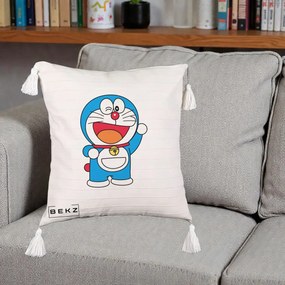 Perna Personalizata Doraemon Salutand, 40x40 cm, Bej cu Franjuri, Husa Detasabila, Perna Inclusa, BEKZ®