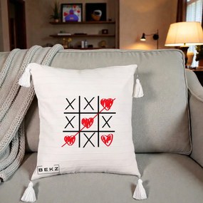 Cadou Romantic - Perna Personalizata Love Joc X si Inima cu Castigator Iubire, 40x40 cm, Bej cu Franjuri, Husa Detasabila, Perna Inclusa, BEKZ®