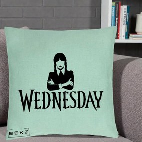 Perna Personalizata Wednesday Addams cu Brate Incrucisate, 40x40 cm, Verde Menta, Husa Detasabila, Perna Inclusa, BEKZ®