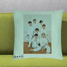 Perna Personalizata K-pop BTS Foto Grup All-White Elegant, 40x40 cm, Verde Menta, Husa Detasabila, Perna Inclusa, BEKZ®