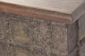 Cufăr vintage din lemn reciclat și metal, natur, cu feronerie în relief și picioare rotunde, finisaj patinat, 52 x 127 x 66 cm, „Lamanon”