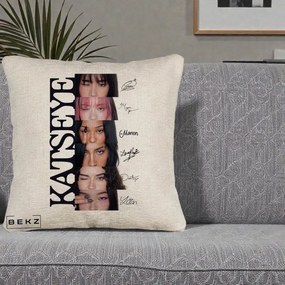 Perna Personalizata K-pop KATSEYE Semnaturi Membre Foto, 40x40 cm, Bej Canapea, Husa Detasabila, Perna Inclusa, BEKZ®