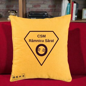 Perna Personalizata CSM Ramnicu Sarat Fotbal, 40x40 cm, Galben, Husa Detasabila, Perna Inclusa, BEKZ®