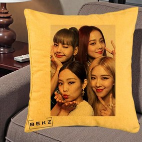 Perna Personalizata K-pop BLACKPINK Foto Grup Selfie 4 Membre, 40x40 cm, Galben, Husa Detasabila, Perna Inclusa, BEKZ®