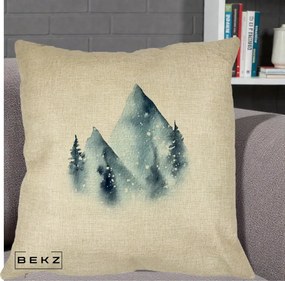 Perna Decorativa Munti Inzapeziti Acuarela Indigo, 40x40 cm, Crem, Husa Detasabila, Perna Inclusa, BEKZ®