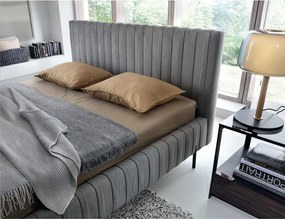 Pat matrimonial gri tapițat cu spațiu de depozitare cu somieră 140x200 cm Plissa – ELTAP