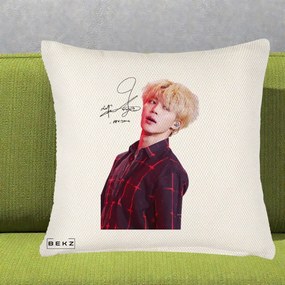 Perna Personalizata K-pop BTS Jimin Portret Artistic par Blond Autograf, 40x40 cm, Crem Reliefat, Husa Detasabila, Perna Inclusa, BEKZ®