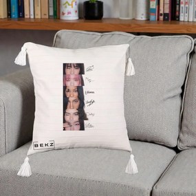 Perna Personalizata K-pop KATSEYE Semnaturi fara Foto, 40x40 cm, Bej cu Franjuri, Husa Detasabila, Perna Inclusa, BEKZ®