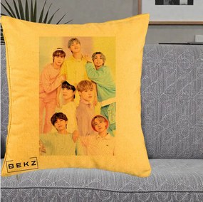 Perna Personalizata K-pop BTS Foto Grup Pastel Colorat cu 7 Membrii, 40x40 cm, Galben, Husa Detasabila, Perna Inclusa, BEKZ®