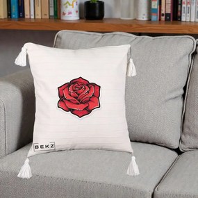 Perna Decorativa Trandafir Rosu Tattoo, 40x40 cm, Bej cu Franjuri, Husa Detasabila, Perna Inclusa, BEKZ®