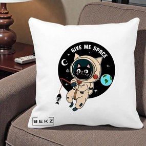Perna Decorativa Give Me Space Pisica Astronaut, 40x40 cm, Alba Mata, Husa Detasabila, Perna Inclusa, BEKZ®