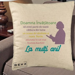 Cadou pentru Invatatoare - Perna Personalizata Doamna Invatatore La Multi Ani cu Silueta si Text Colorat, 40x40 cm, Bej, Husa Detasabila, Perna Inclusa, BEKZ®