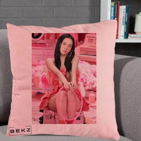 Perna Personalizata K-pop BLACKPINK Jisoo Pink Room, 40x40 cm, Roz, Husa Detasabila, Perna Inclusa, BEKZ®