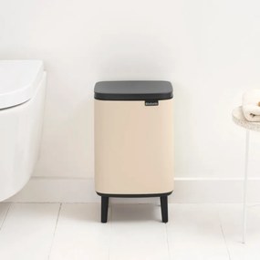 Cos de gunoi Brabantia Bo Small Hi 1010461, 7 l, Deschidere lina si silentioasa, Baza antiderapanta, bej