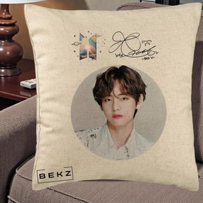 Perna Personalizata K-pop BTS V Taehyung Portret Cerc Autograf, 40x40 cm, Bej, Husa Detasabila, Perna Inclusa, BEKZ®