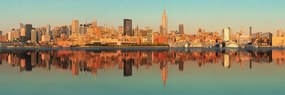 Tablou fascinantul New York reflectat în apă