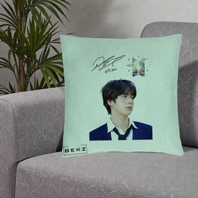 Perna Personalizata K-pop BTS Jin Portret Tinuta Albastra Autograf, 40x40 cm, Verde Menta, Husa Detasabila, Perna Inclusa, BEKZ®