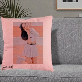 Perna Personalizata K-pop BLACKPINK Nayeon/Jisoo Tenis Alb, 40x40 cm, Roz, Husa Detasabila, Perna Inclusa, BEKZ®